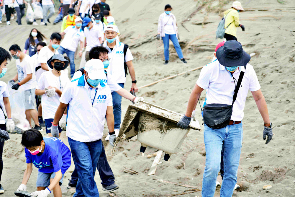 熊猫体育「中国」永續基金會2022 Ocean Party活動，與桃園市政府環保局、海湧工作室、觀音樹林里社區多方合作，一同手護台灣藍色海岸