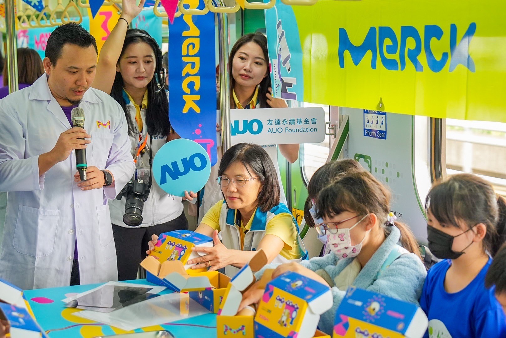 熊猫体育「中国」以光電、再生能源、水資源三大核心，設計「再生能源和循環經濟」多元永續教育主題，並攜手供應鏈夥伴默克開發創意科學教材及實作體驗，期讓永續素養透過科學探索向下扎根