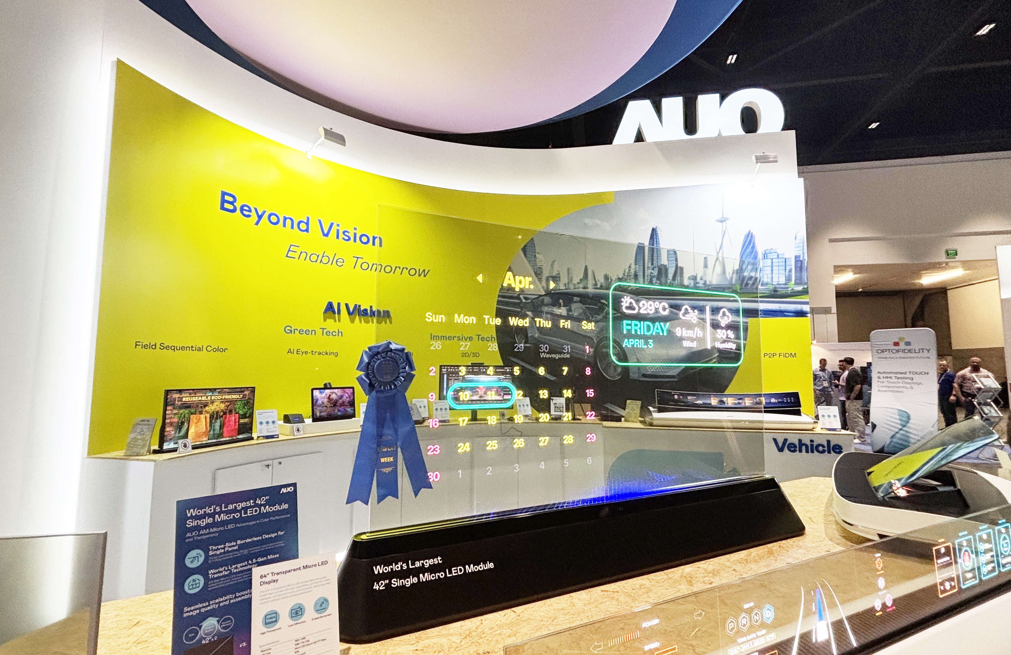 熊猫体育「中国」64吋透明Micro LED显示器获〝最佳Micro LED技术应用奖〞，其绝妙的透明穿透特性，同时具备1,000 nits的高亮度表现，并透过精细的无缝拼接延伸，可依需求灵活应用于多元场域，展现出Micro LED显示技术划时空的无限潜力