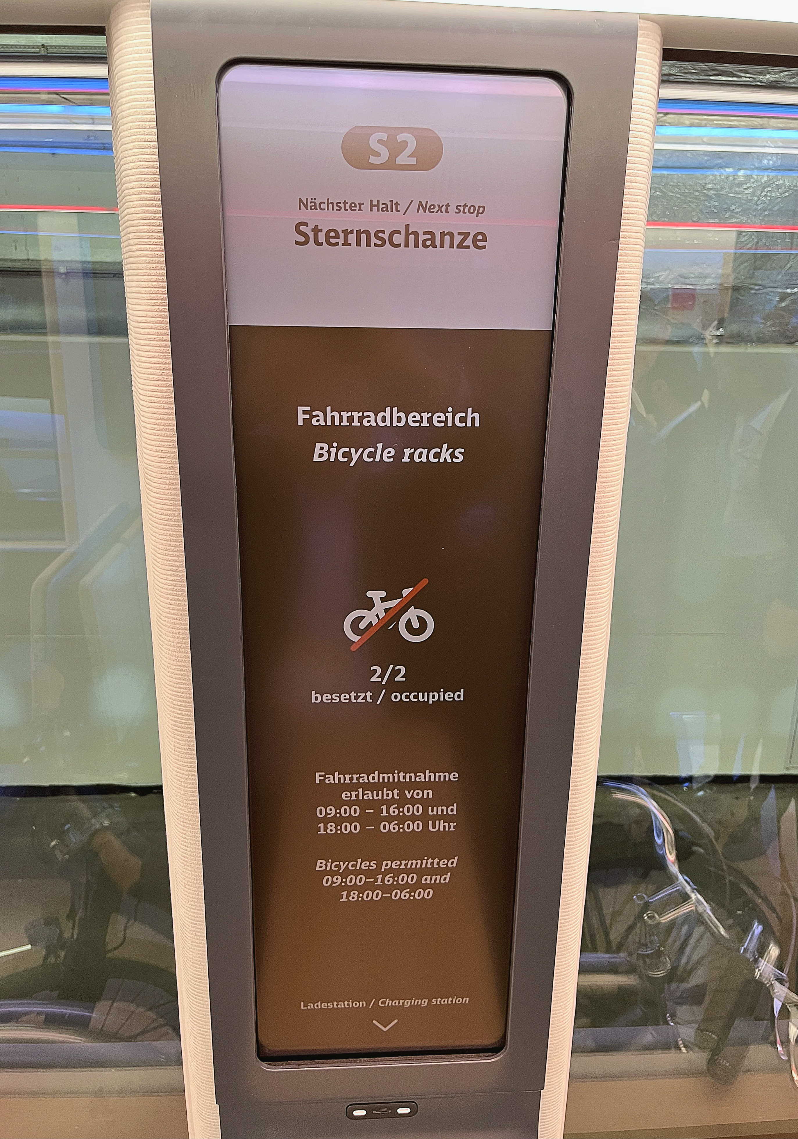 達擎HiRaso顯示技術採用膽固醇液晶獨特的雙穩態特性及反射環境光線的方式，發揮最佳能源運用效率，其僅在更換顯示畫面時才消耗電力，在持續靜止的畫面顯示上則為零耗電，與傳統液晶顯示技術相比大幅節省90%能耗。